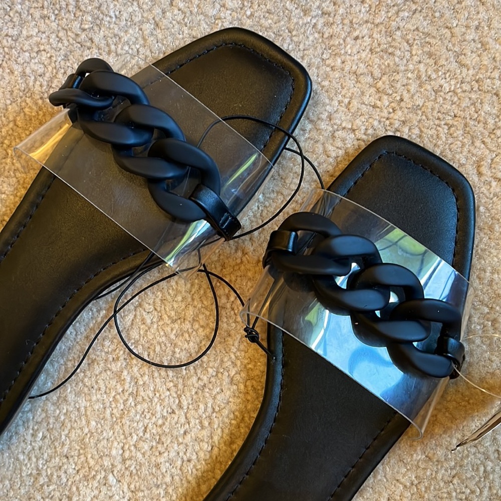NWT MIXIT Devon women's slip-on sandals, vinyl and black chain, flats, size 8.5